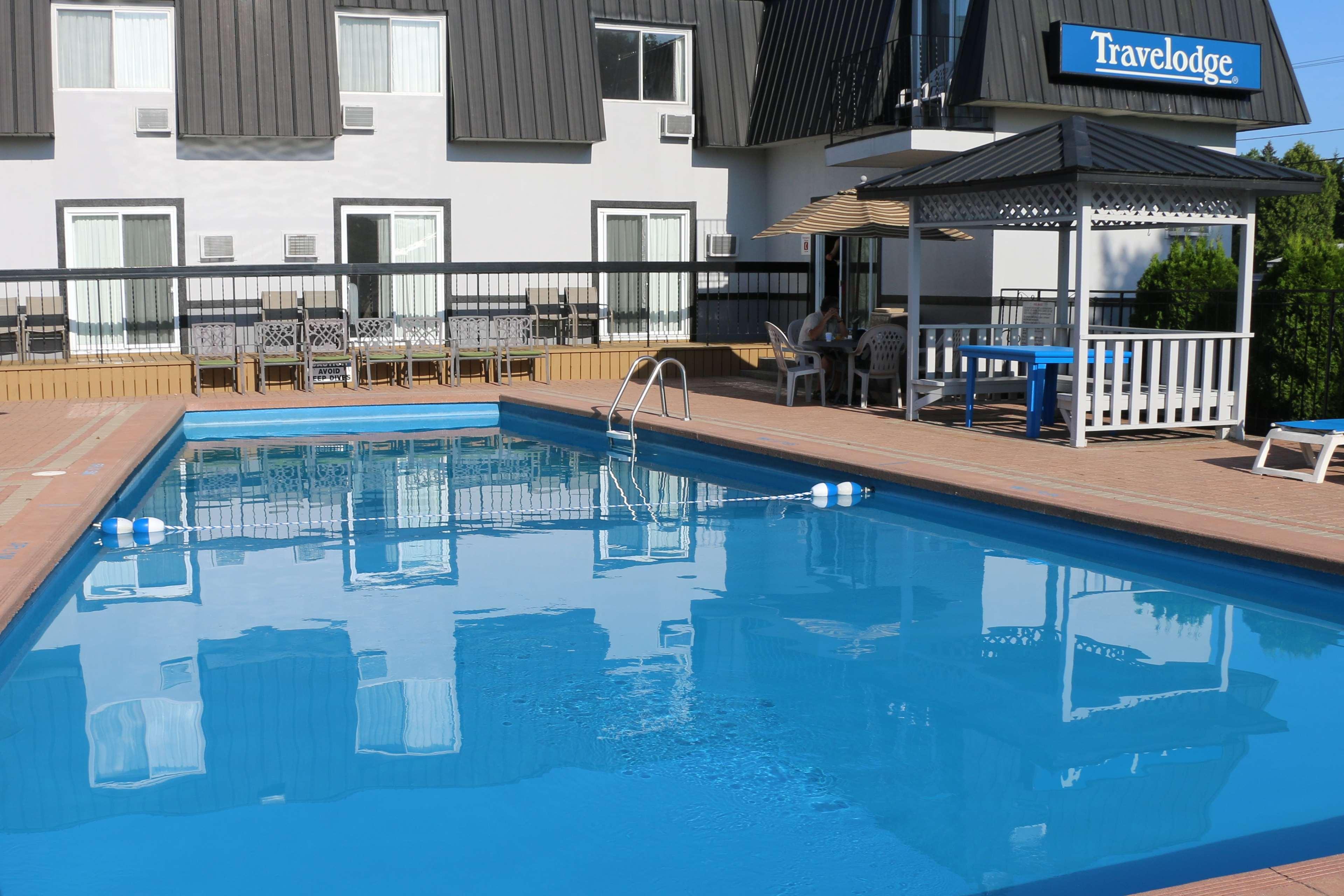 Travelodge By Wyndham Gananoque Exterior foto