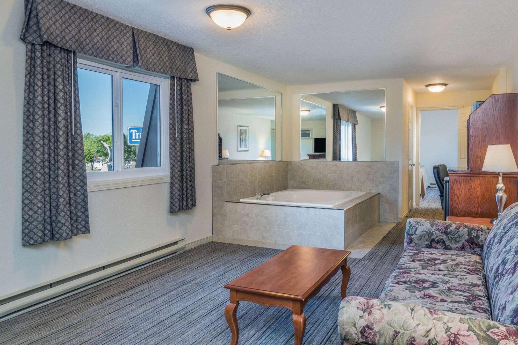 Travelodge By Wyndham Gananoque Exterior foto